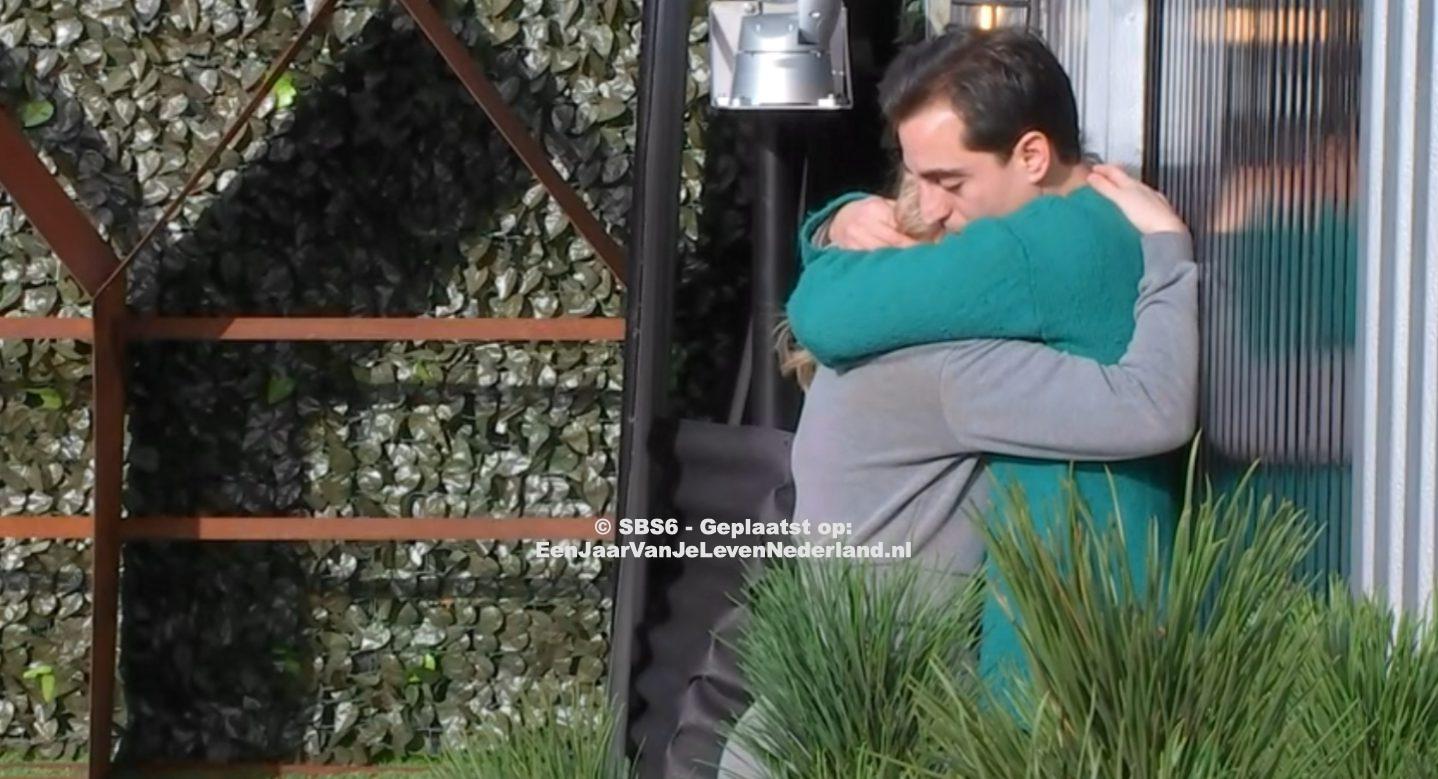 Mexx krijgt haar tweede gele kaart en moet per direct een jaar van je leven verlaten Mexx krijgt haar tweede gele kaart en moet per direct een jaar van je leven verlaten